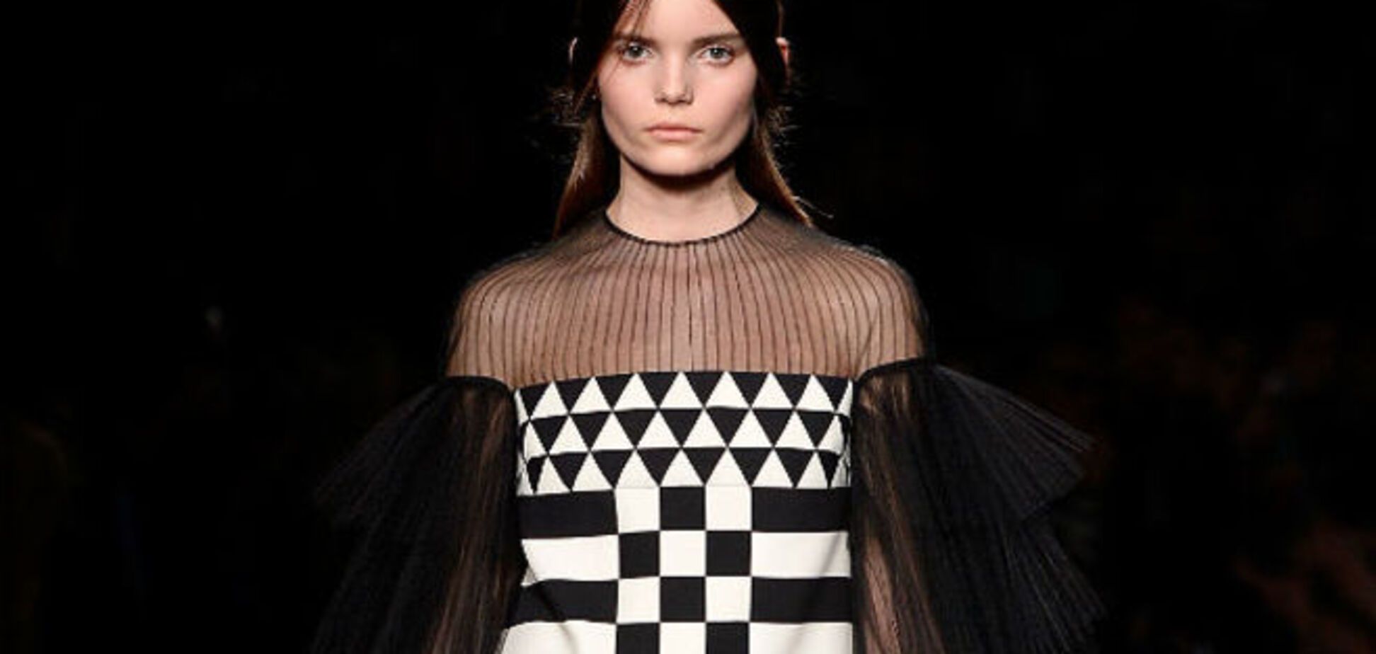 Неделя моды в Париже: показ Valentino