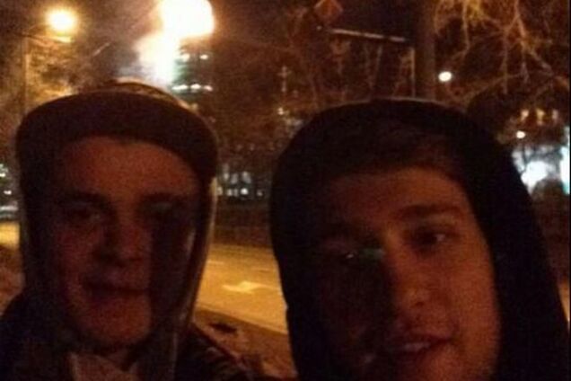 Духовные скрепы. Москвичи делали селфи на фоне горящего Новодевичьего монастыря