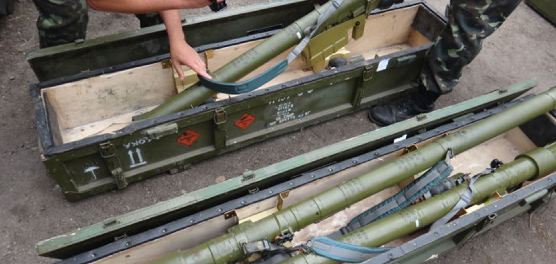 На Донетчине обнаружены тайники террористов с российским оружием