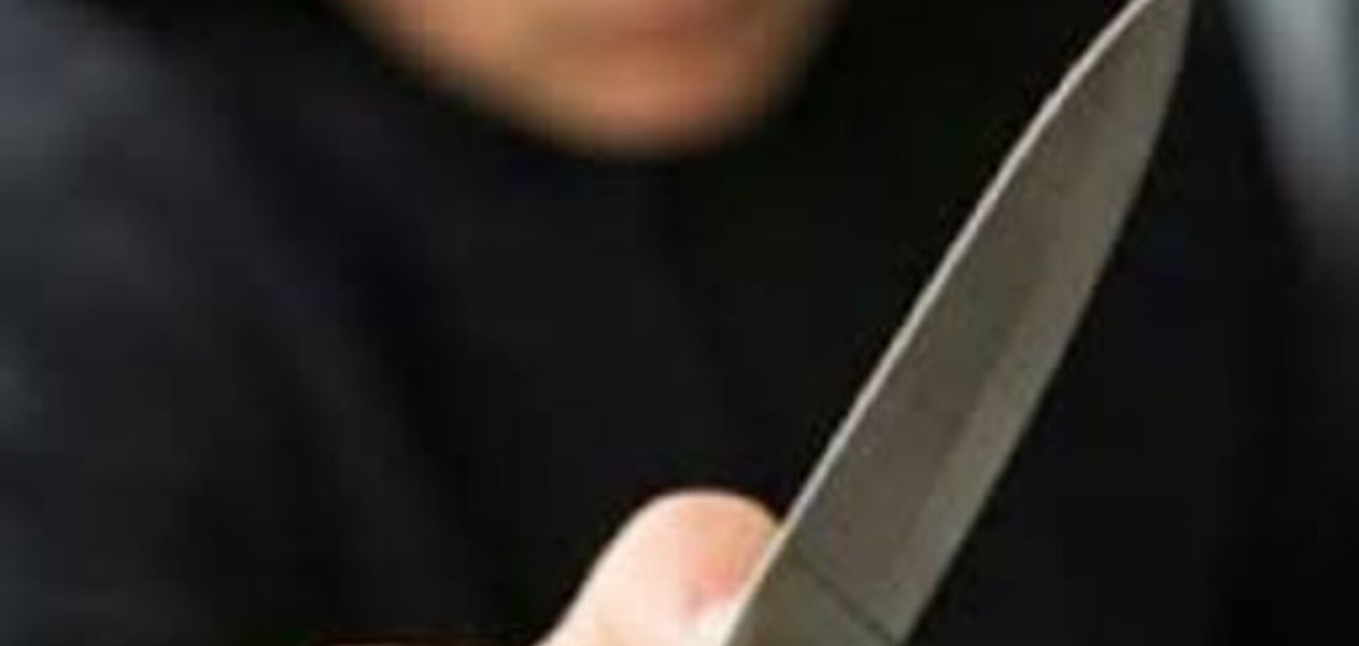 В Киеве неизвестный с ножом тяжело ранил продавщицу цветочного киоска