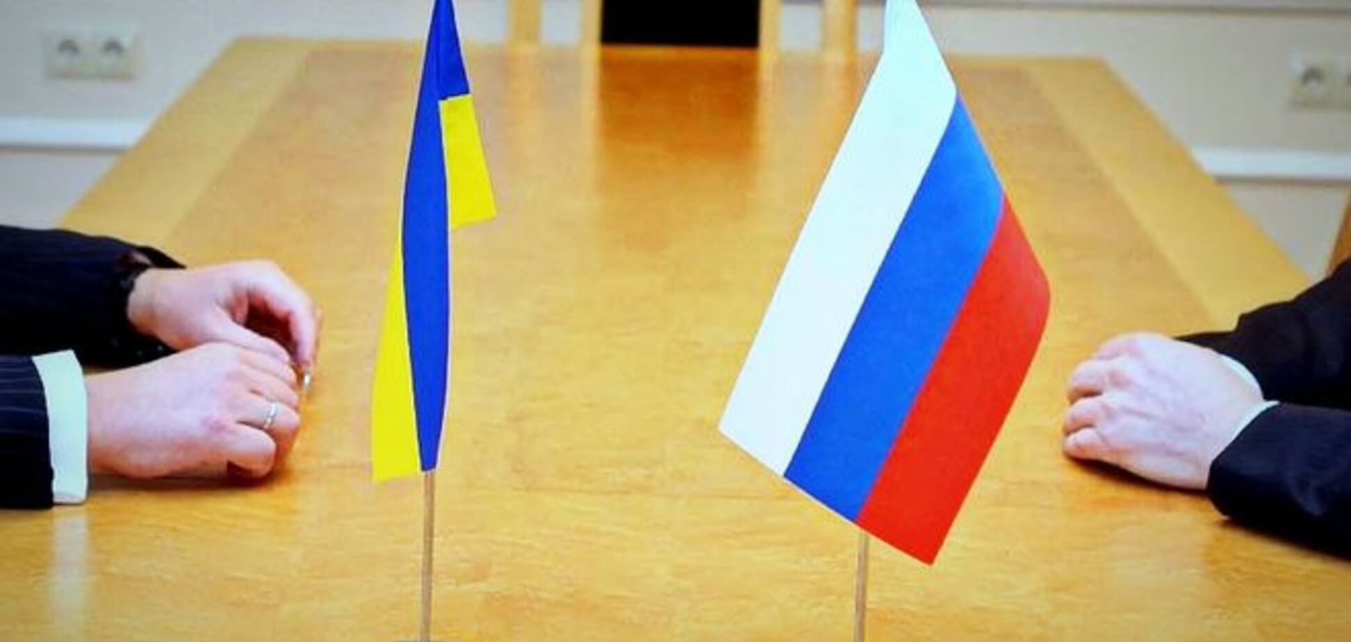 Украинские послы отказались возлагать венки вместе с российскими дипломатами