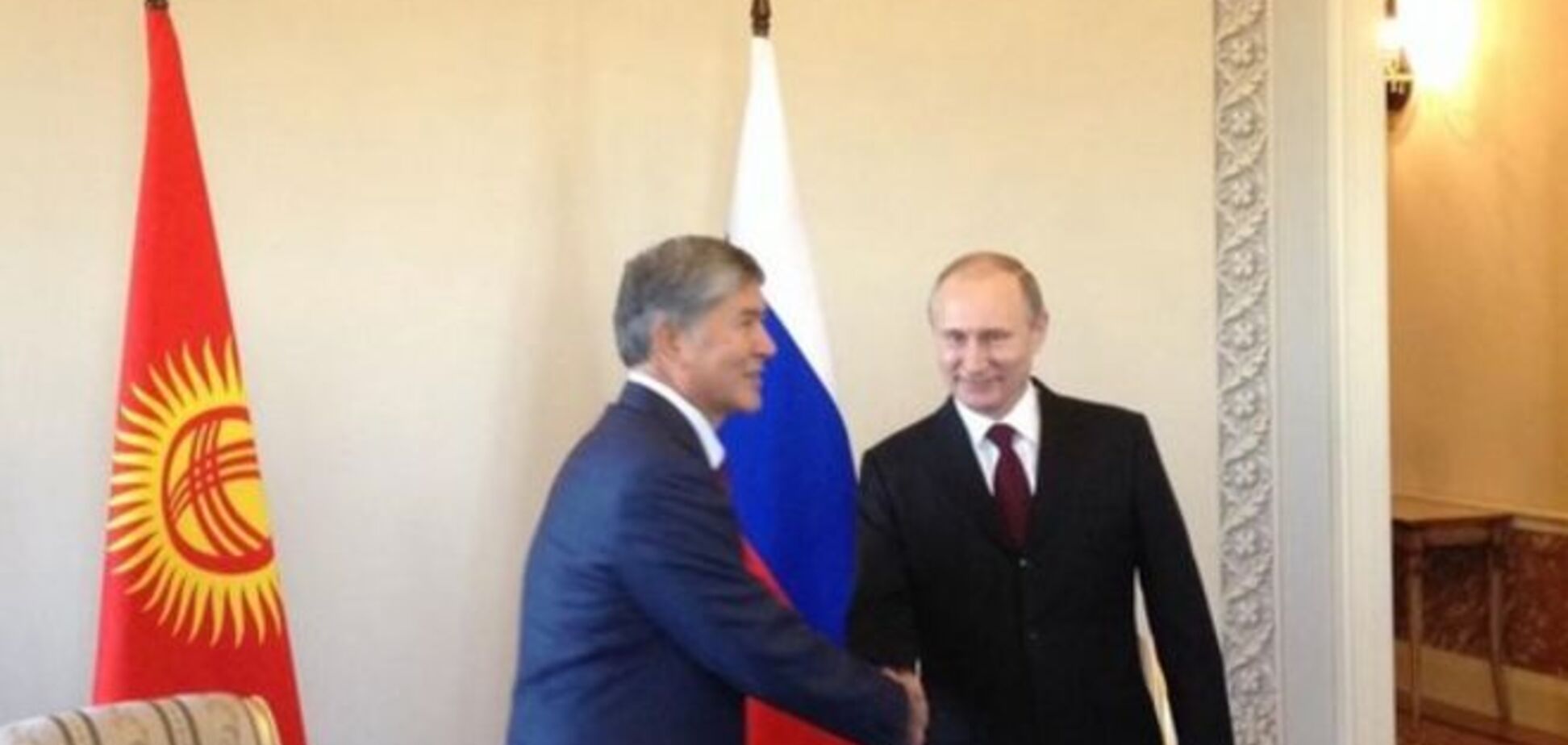 Путин на встрече с президентом Кыргызстана в Петербурге: фото и видеофакт