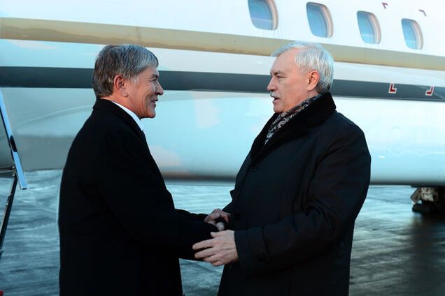 Глава Киргизии прибыл на встречу с исчезнувшим Путиным