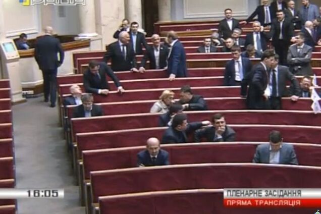 Рада так и не открылась: Порошенко и Яценюк уговаривают коалицию голосовать