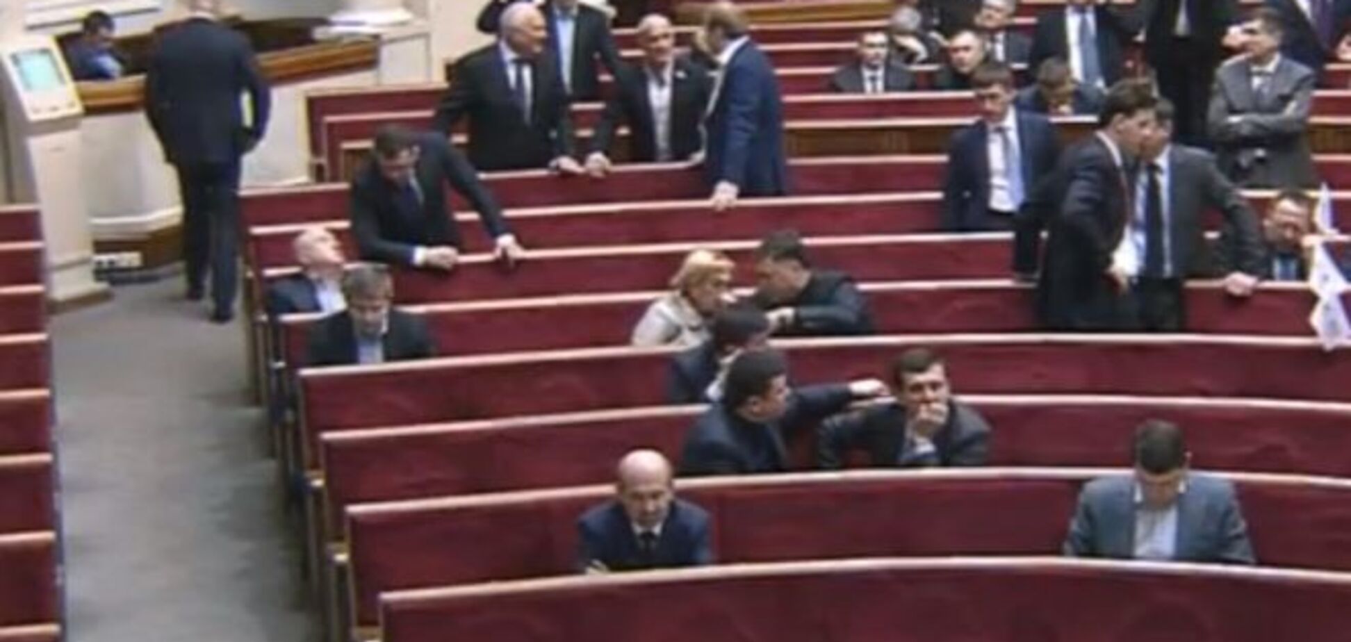 Рада так і не відкрилася: Порошенко і Яценюк вмовляють коаліцію голосувати