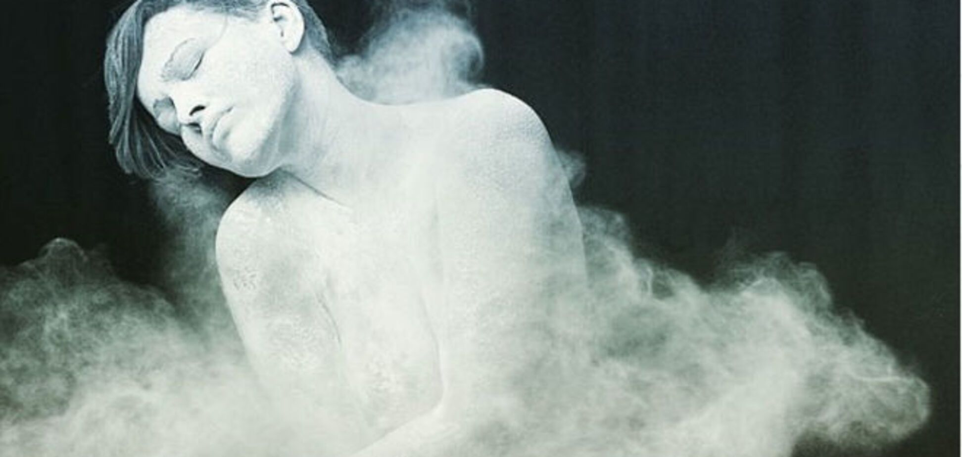 Даша Астафьева разделась и обвалялась в муке