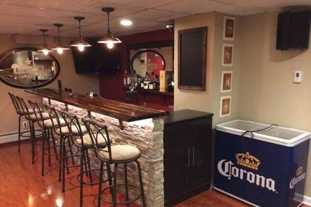 Парень превратил свой подвал в самый настоящий бар