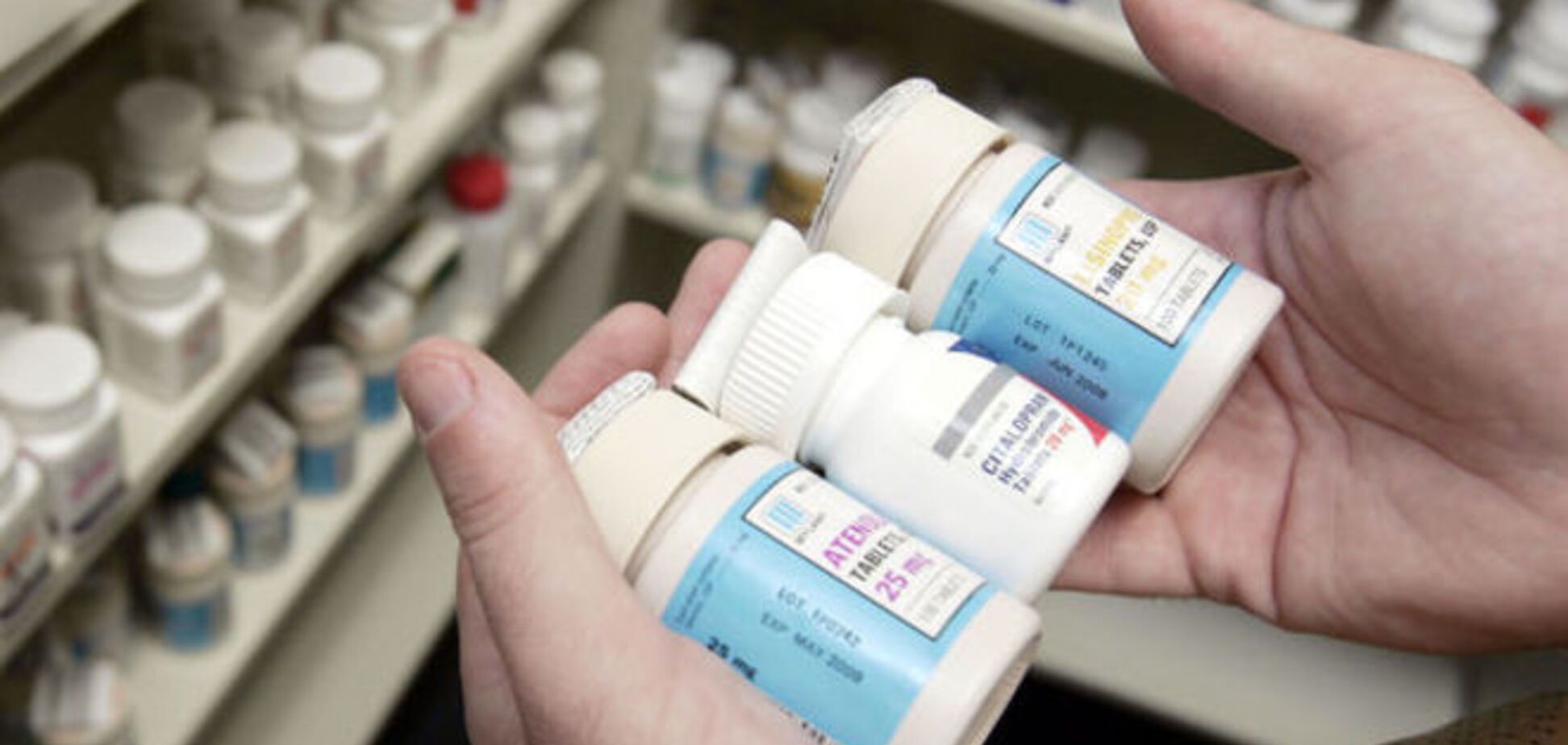 Кабмин упростил регистрацию лекарств от смертельных болезней