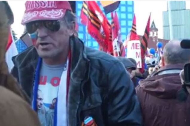 Эпичное видео: россиянин пытается объяснить поклоннику Кремля, что топтать флаг США - нехорошо