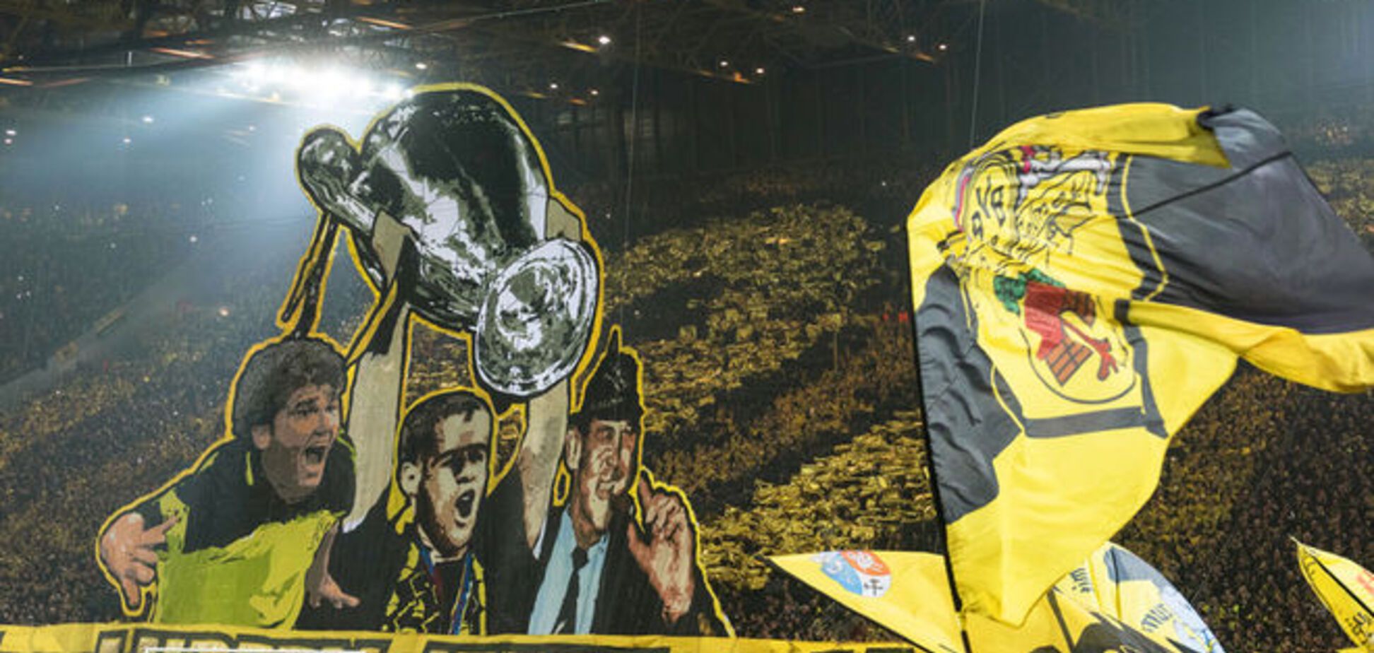 Фанаты 'Боруссии' устроили фантастический перфоманс в Лиге чемпионов