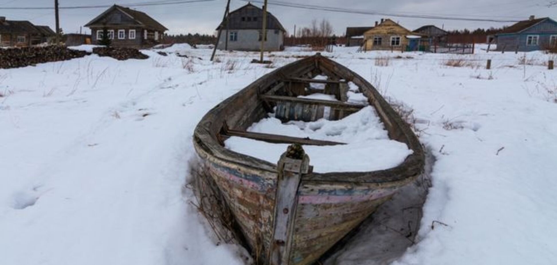 Застывшая жизнь на краю земли в деревне, которая вымирает