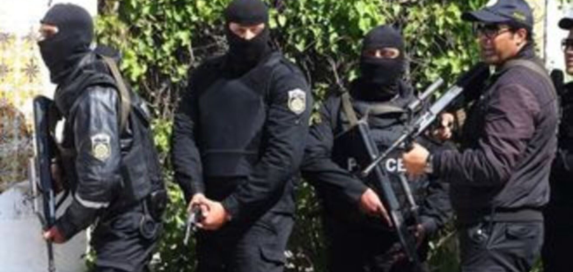 В Тунисе задержаны трое напавших на туристов боевиков