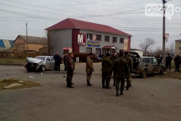 В Артемовске автомобиль с военными не уступил дорогу и попал в ДТП