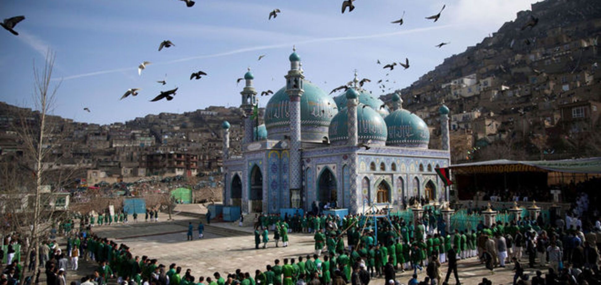 У Кабулі біля мечеті натовп до смерті забив камінням жінку