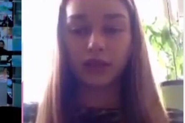 Дурицкая утверждает, что приставленная к ней охрана Следкома России физически не пускает ее в Украину