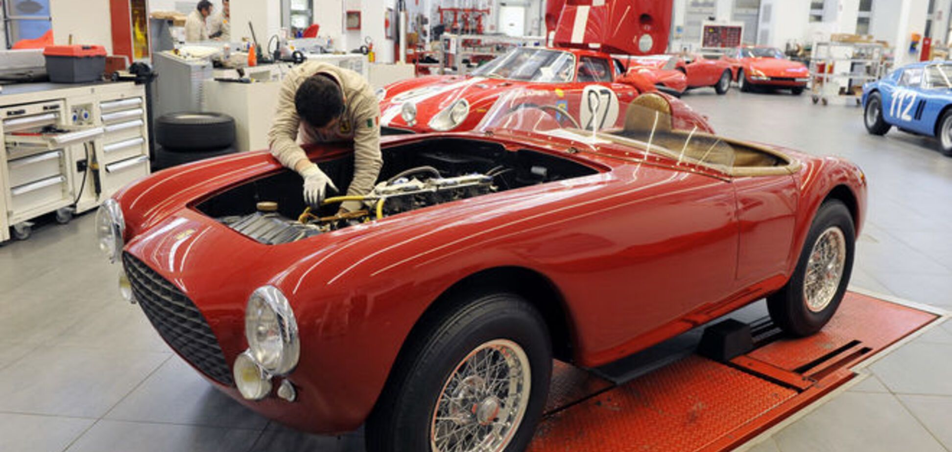 Итальянские умельцы восстановили уникальный Ferrari: фото 'красавца'