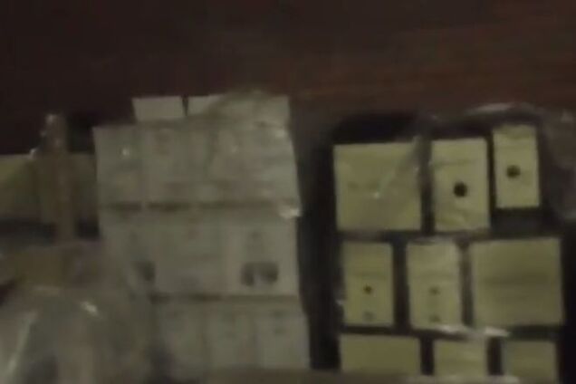 Восставшие против Плотницкого боевики взломали его склад с краденой гуманитаркой: видеофакт