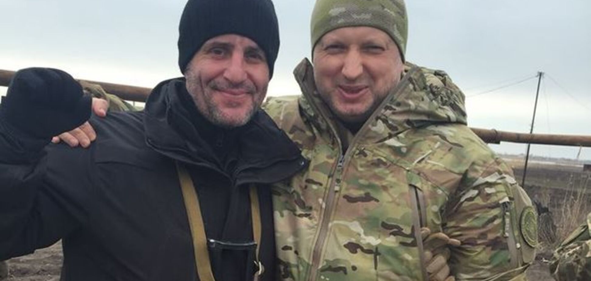 Турчинов прибув на позиції сил АТО під Маріуполем: фотофакт
