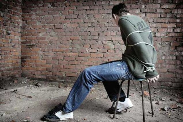 В заложниках у боевиков 'ЛНР' и 'ДНР' находятся около тысячи мирных жителей