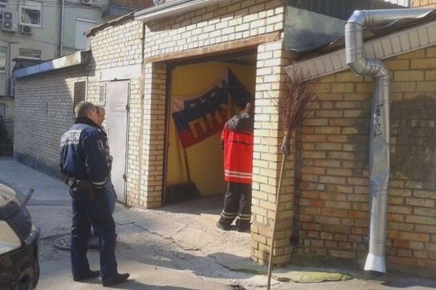 В центре Киева в гараже ищут взрывчатку