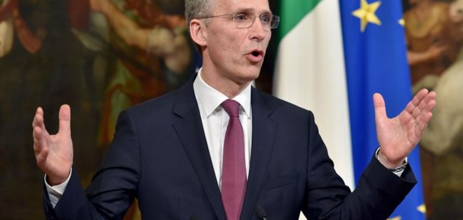 Генсек НАТО готов рассмотреть заявку Украины на членство в альянсе