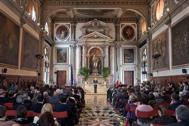 Венецианская комиссия отложила заключение по закону о люстрации