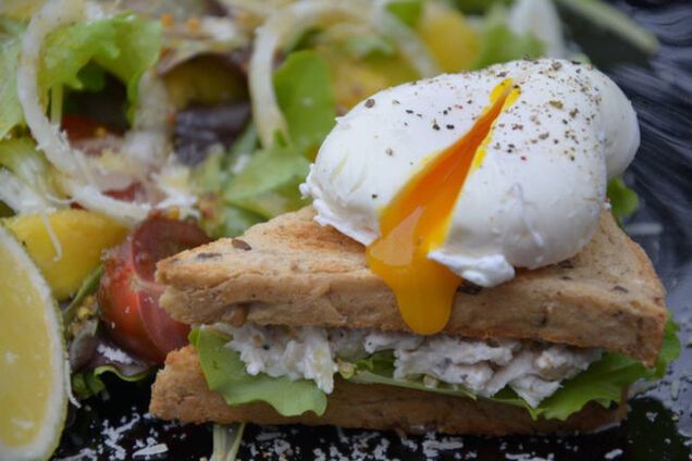 Диетологи назвали 5 завтраков, которые помогут похудеть