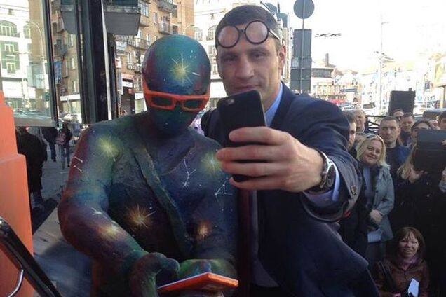 В Киеве открыли интерактивную скульптуру Гика