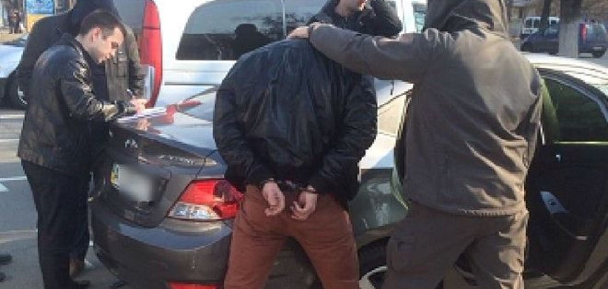 На Киевщине взяли с поличным двух взяточников с миллионами на руках