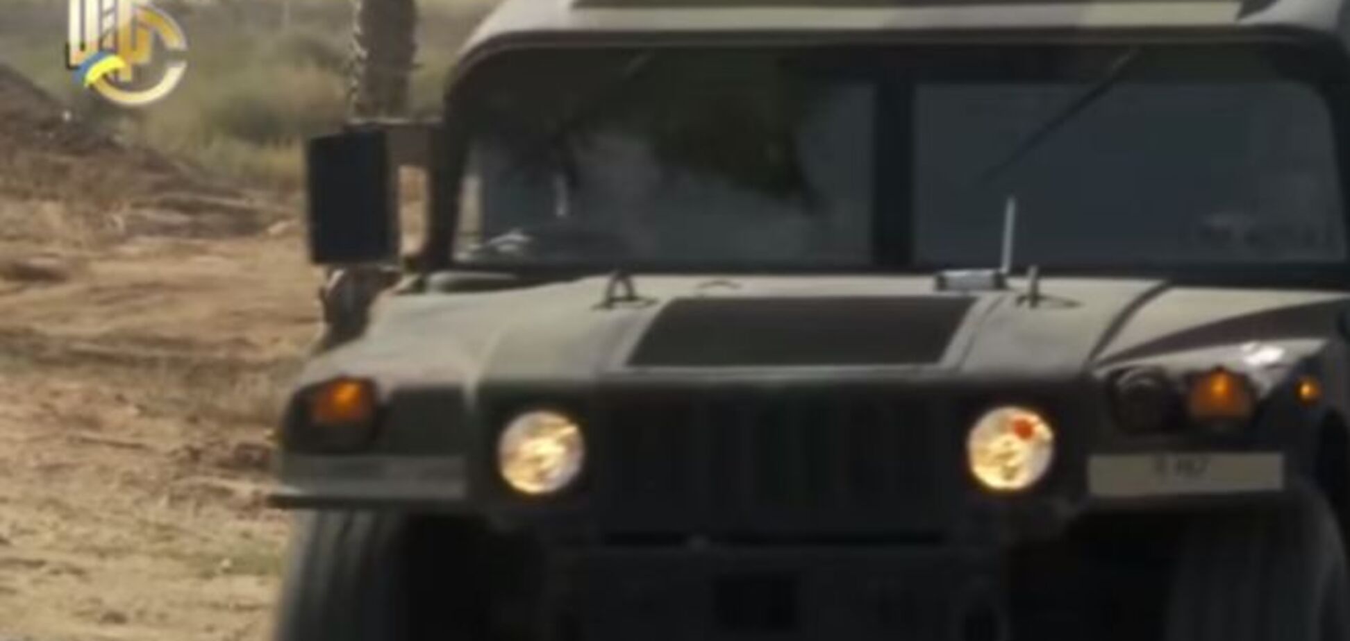 США начинают поставки украинской армии бронированных 'Хаммеров': видеофакт