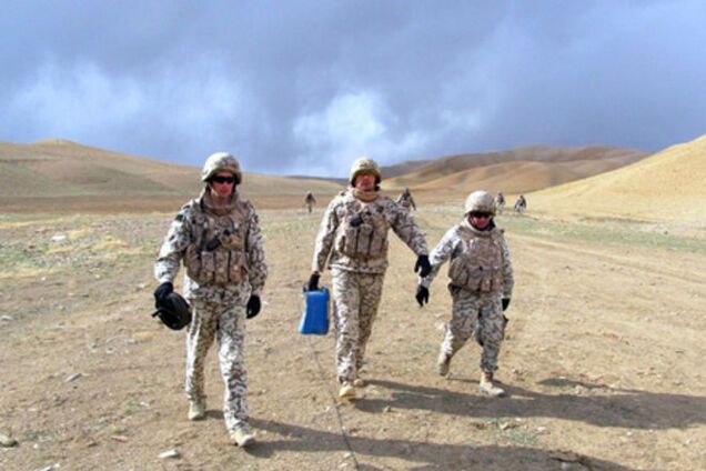 Порошенко разрешил украинским миротворцам иметь огнестрельное оружие