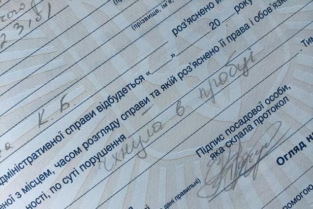 Киевлянка устроила ДТП, чихнув в пробке: фотофакт