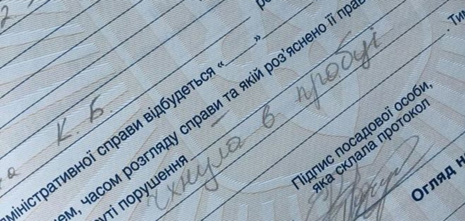  Киевлянка устроила ДТП, чихнув в пробке: фотофакт