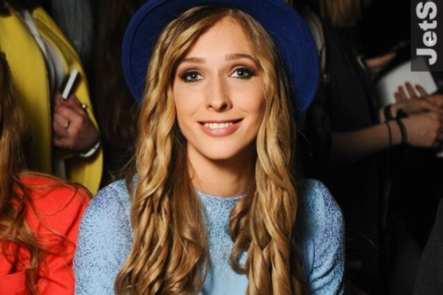 Светские львицы на главном модном шоу весны: Тигипко в блестках и Осадчая в синей шляпке