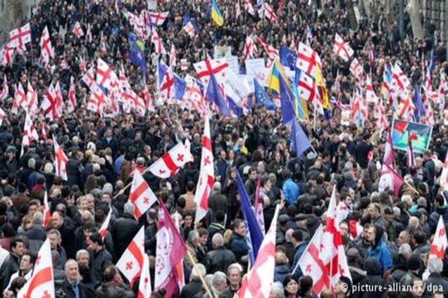 Сторонники Саакашвили припугнули власти массовой акцией