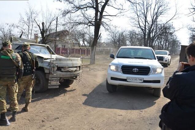 'Нежданчик'. В Песках боевики ранили 7 бойцов АТО в присутствии ОБСЕ: фотофакт