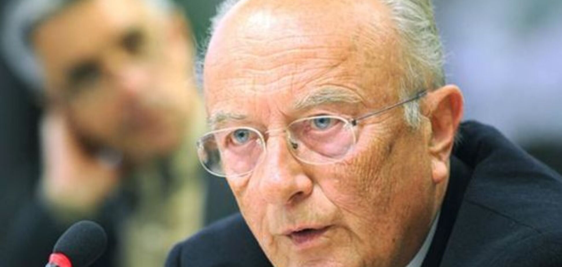 Экс-министр обороны Германии отказался от должности в агентстве Фирташа