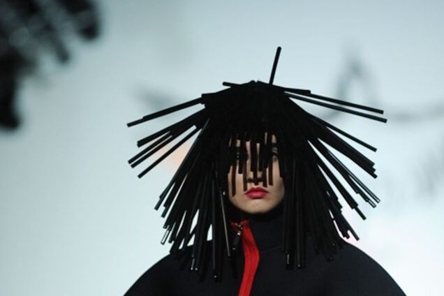 Эксцентричный показ Залевского на UFW: жилеты с опушкой и юбки-плахты