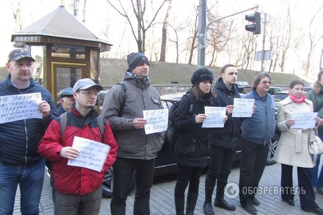 'Прессуй граждан, чтобы террористы боялись!' Беженцы из Донбасса пикетировали Кабмин