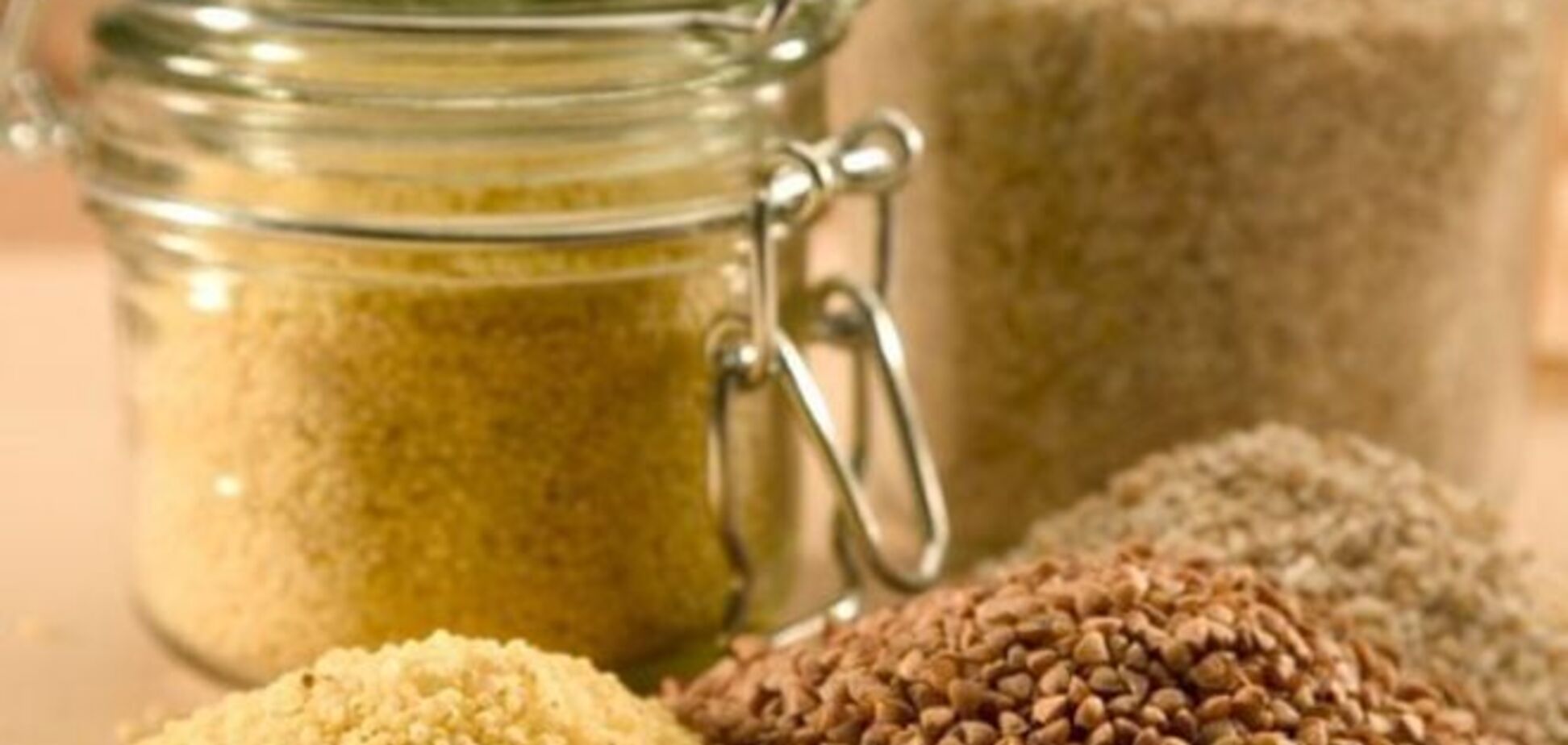 Простые способы выведения пищевой моли с кухни