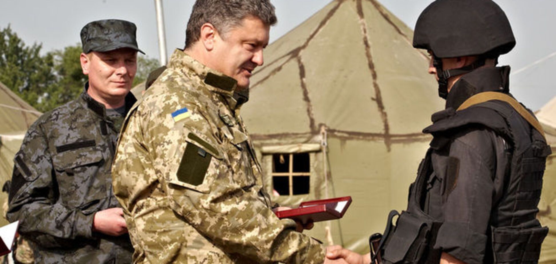 Порошенко требует вернуть гауптвахту в армию