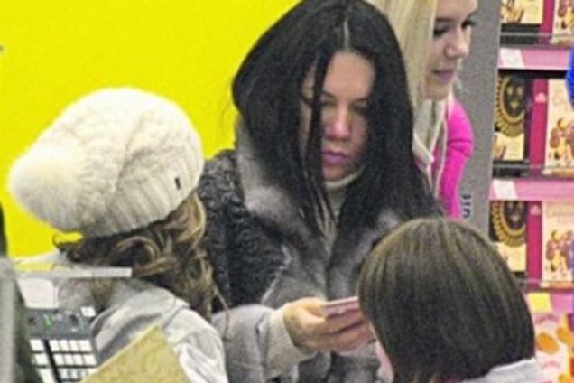 Журналисты подсмотрели, что покупают в супермаркетах женщины-депутаты: фотофакт