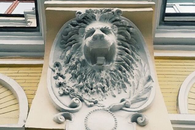 Киевлянка собрала фотоколлекцию киевских львов