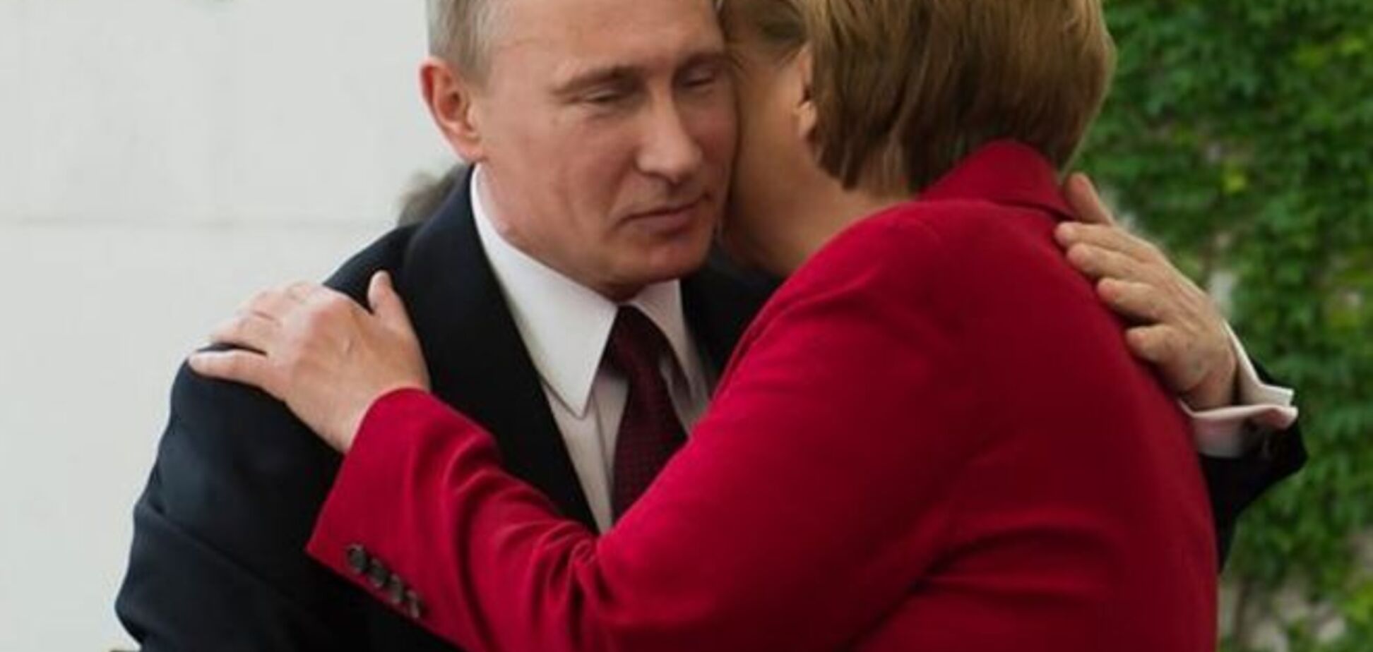 У Путіна підтвердили візит Меркель на святкування Перемоги