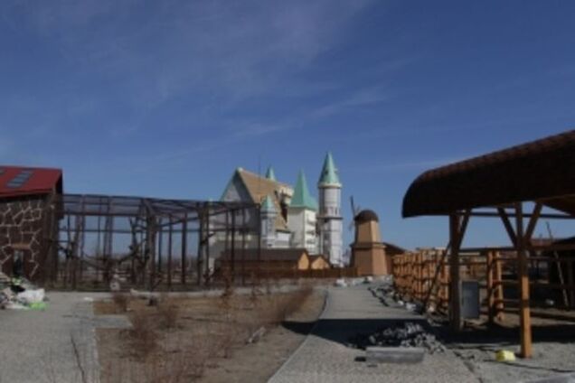 В новом зоопарке под Киевом построили замок Диснея