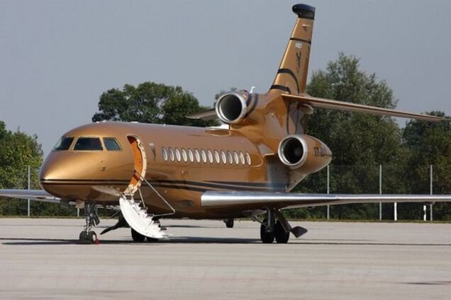 Не хуже Путина и шейхов: Ахметов купил реактивный самолет Falcon 7Х