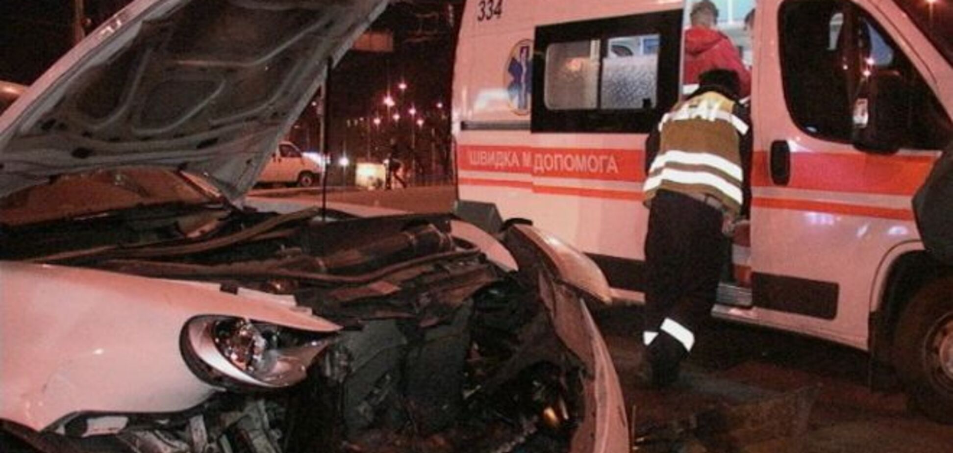 В Киеве женщина-водитель выскочила на красный: разбиты два автомобиля