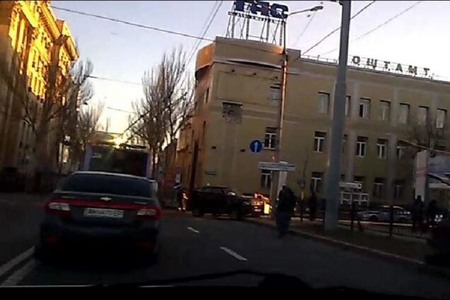 В центре Донецка джип боевиков въехал в 'Жигули': водитель погиб