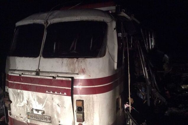 Под Артемовском на мине подорвался автобус с людьми. Есть жертвы