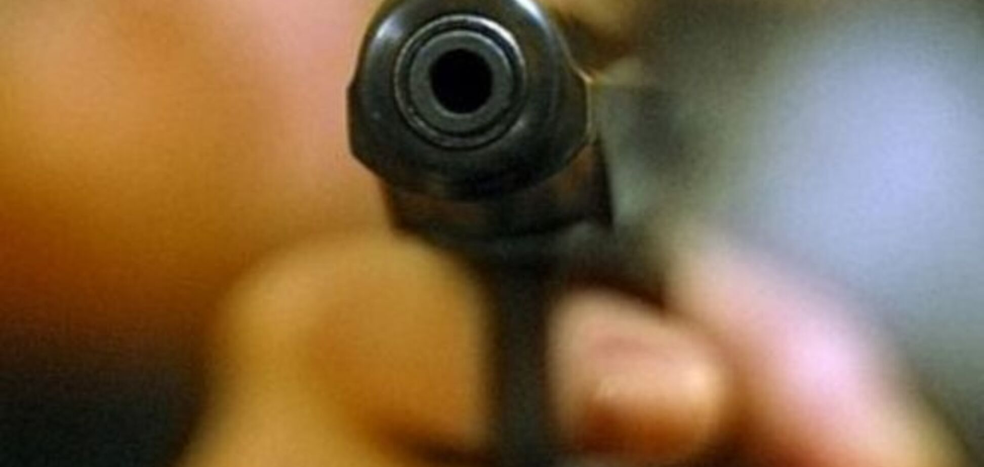 Киевлянин купил пистолет и по неосторожности выстрелил себе в голову